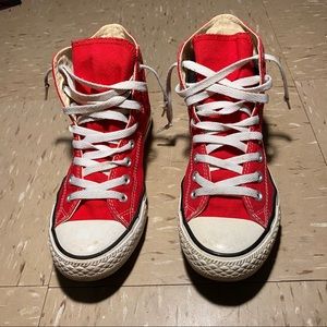 Chuck Taylor’s red converse